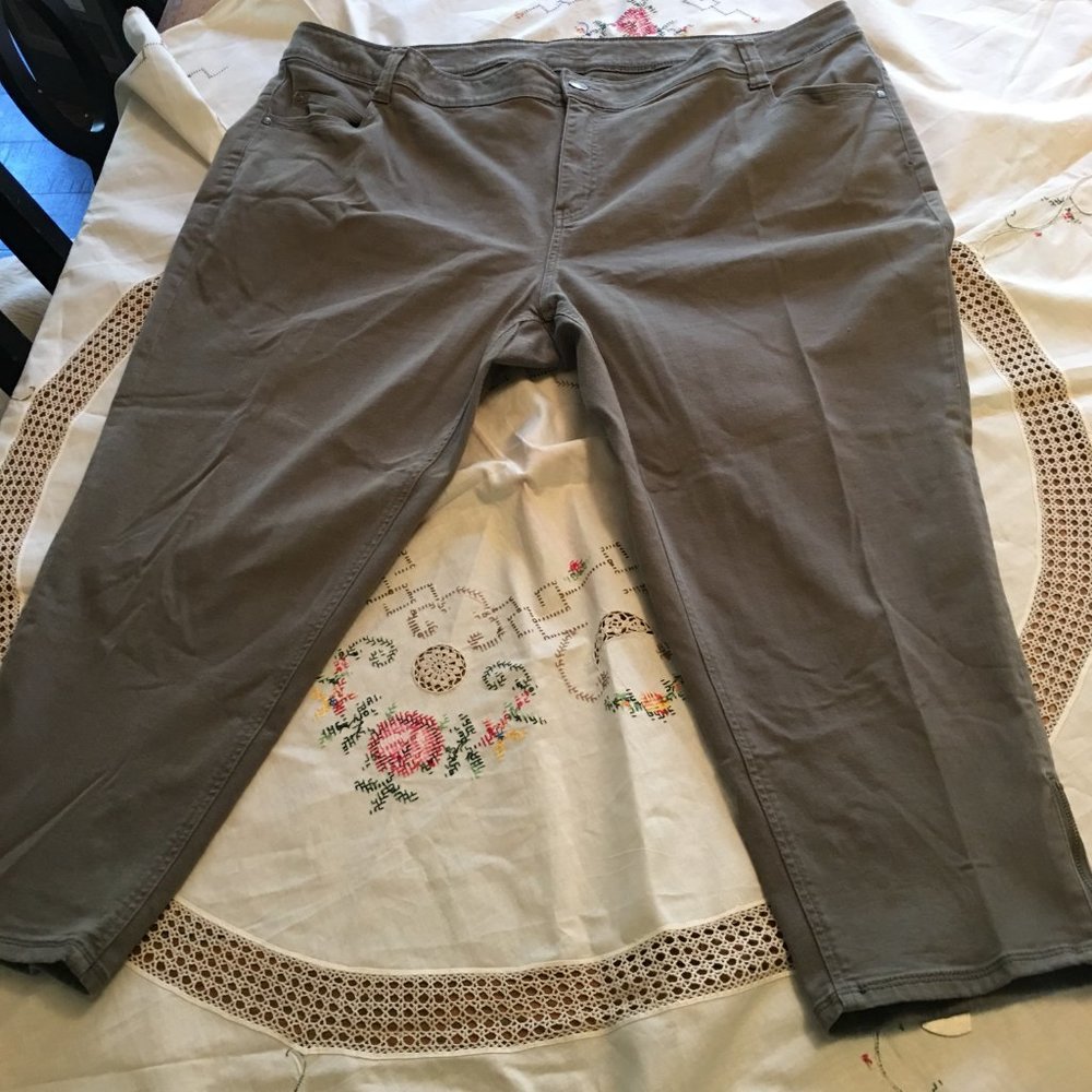 Lane Bryant TAUPE stretch Capri Plus size 28